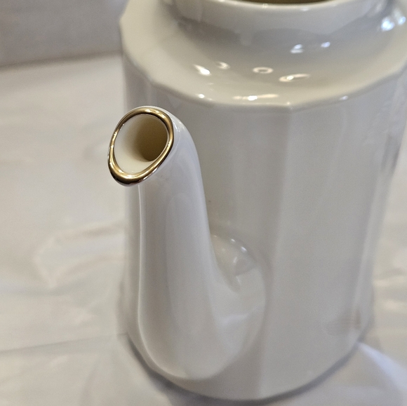 "Imperial Blossom" teapot by Noritake. - Picture 13 of 16